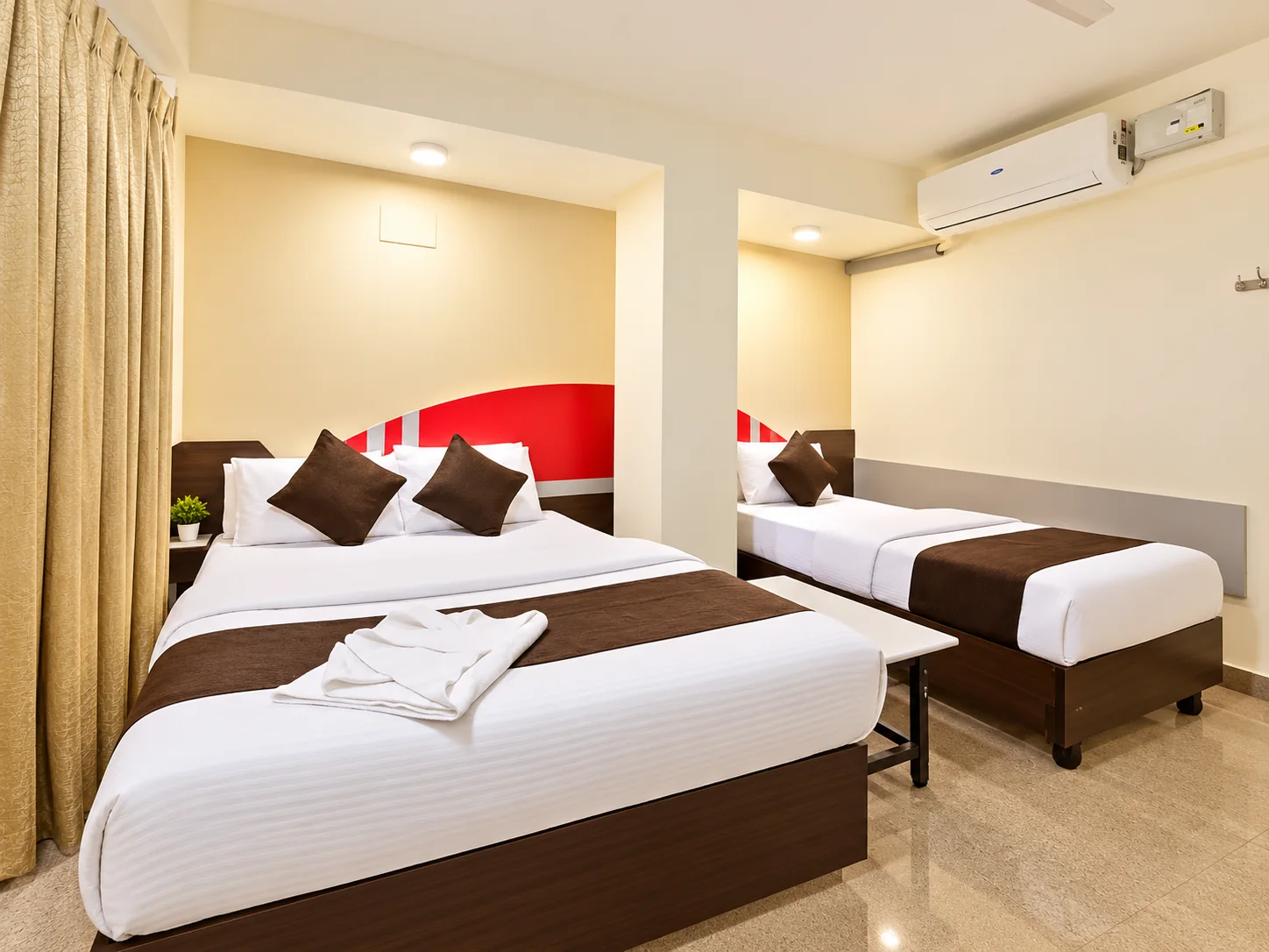 SUPER DELUXE ROOM 3 BED — view 1