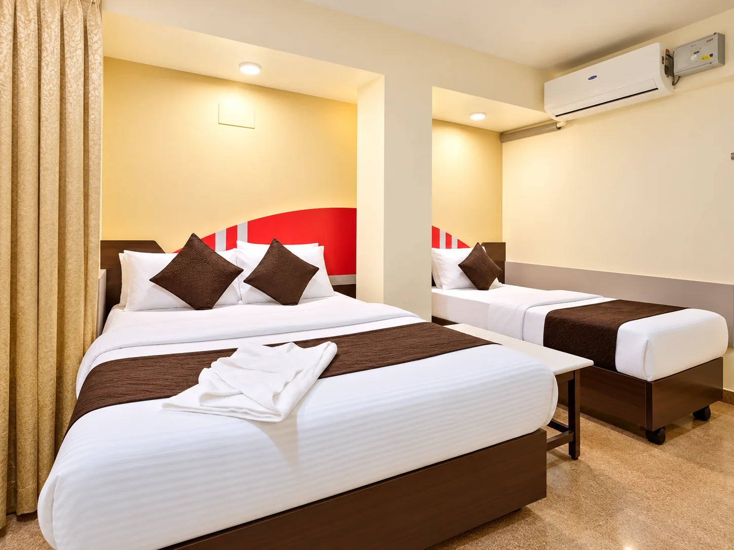 SUPER DELUXE ROOM 3 BED — view 2