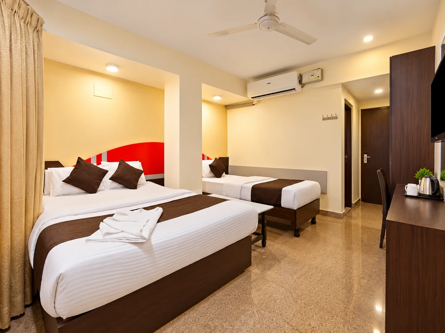 SUPER DELUXE ROOM 3 BED — view 3