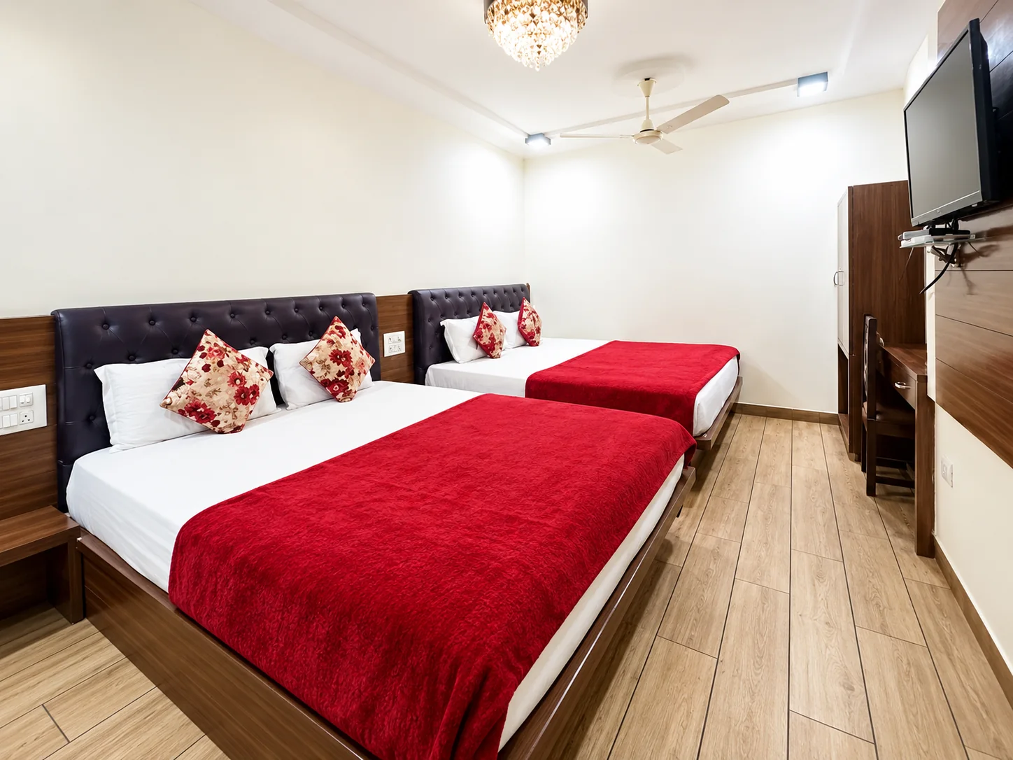 SUPER DELUXE ROOM 4 BED — view 3